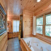Отель Rivers Edge, 3 Bedrooms, Sleeps 8, On Stocked Stream, Hot Tub, Grill, фото 6