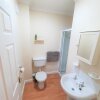 Отель Friars Walk 2 with 2 bedrooms, 2 bathrooms, fast Wi-Fi and private parking, фото 9