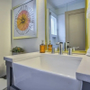 Отель 3BD Downtown Modern Victorian W/hot Tub, Park & Lake!, фото 10