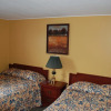 Отель Edge of the Avalon Inn, фото 4