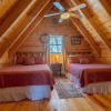 Отель The Lazy K 3 Bedroom Cabin by Redawning, фото 12
