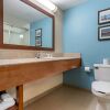Отель Comfort Suites Southport - Oak Island, фото 10