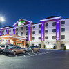 Отель Holiday Inn Express & Suites Elkton - University Area, an IHG Hotel, фото 1