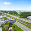 Отель Garnet Inn & Suites, Morehead City near Atlantic Beach, фото 22