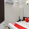 Отель OYO 12053 Hotel Shri Govind, фото 4