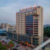 Отель Tianhe Shangwu Hotel (Luquan Development Zone Tianhe Building), фото 1