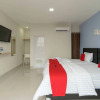 Отель RedDoorz Plus near Eka Hospital BSD 5, фото 4
