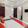 Отель OYO 12053 Hotel Shri Govind, фото 7