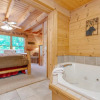 Отель Gentle Ben’s Den, 4 Bedrooms, Pool Access, Air Hockey, WiFi, Sleeps 12, фото 8