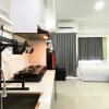 Отель Good And Homey Studio At Gateway Park Lrt City Bekasi Apartment, фото 15