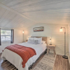 Отель Contemporary Cabin w/ Mountain Views & Deck, фото 6