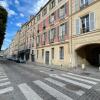 Отель LE ROI SOLEIL • 4min Château Versailles • 1min Gare Versailles Rive Gauche в Версале