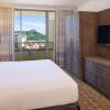 Отель Embassy Suites Waikiki Beach Walk, фото 15