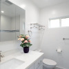 Отель Bright Spacious Family House Near Universal Studios, фото 8