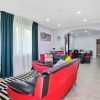 Отель Happy Escape, 15 Min to Beach, Massage Shower Jets, Bar, and BBQ, фото 2