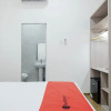 Отель RedDoorz Plus @ Jalan Juanda Medan, фото 7
