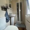 Отель Lovely 2-bed Cabin in Birchington, фото 9