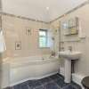 Отель The West Byfleet Place - Modern 3bdr Flat With Garden, фото 8