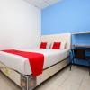 Отель RedDoorz Near Kota Lama Semarang, фото 15