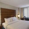 Отель Fairfield Inn & Suites Fifth Avenue, фото 6