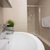 Отель Stayzo Castle Penthouse 17 - A Clean Fresh Modern Apartment With Free Wi-fi, фото 10