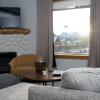 Отель Pinnacle Mountain View Condo 3 Bed 2 Bath Downtown Canmore, фото 3