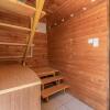 Отель The Blueberry Lodge With Whirlpool, фото 14