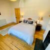 Отель Spacious Victorian family Town House, sleeps 6, near York Centre, фото 12