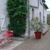 Отель Gîte Cour-sur-Loire, 4 pièces, 6 personnes - FR-1-491-30, фото 1