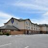 Отель Comfort Inn & Suites Redwood Country, фото 1