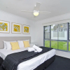 Отель Sentosa at Tugun Beachfront Holiday Home, фото 4