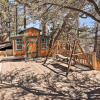 Отель Curly Cabin - 1964 by Big Bear Vacations, фото 3