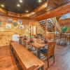 Отель SmokyStays 6 Bedroom Cabin, фото 7