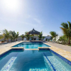 Отель Beautiful 3br2 5BA Villa w Pool Close 2 Baby Beach, фото 18