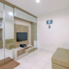 Отель Homey And Comfy 2Br Sentul Tower Apartment, фото 7