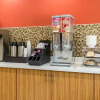 Отель Econo Lodge Inn & Suites North, фото 14