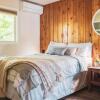 Отель Barefoot Villas Room 2 Owl в Christina Lake