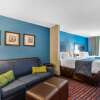 Отель Comfort Suites Fairview Heights, фото 33