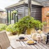 Отель Stylish rural cottage with views over fields and the River Stour - The Granary, фото 2