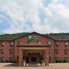 Отель Holiday Inn Exp Chester WV, an IHG Hotel, фото 1