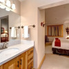 Отель K B M Resorts- Bbl-251 Remodeled 2Bd Chalet, Walk to Deer Valley and Slopes, hot Tub!, фото 14