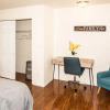 Отель Deplane At Blaine - 2 Seattle Apts - Sleeps 14, фото 11