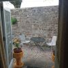 Отель Ground Floor Cornish Retreat and Courtyard Garden, фото 8