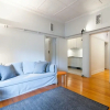 Отель Spacious Art Deco Apartment in Darlinghurst, фото 4