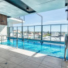 Отель A Cut Above the West - Pool - Rooftop Bar - Gym - Wifi, фото 4