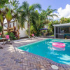 Отель Fruit & Wine Saltwater Pool Home, фото 16