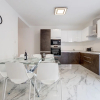 Отель Cosy Apartment Steps to St George's Bay, фото 9