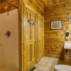 Отель Ern854 - Wagon Wheel Lodge - Great Location! Close To All The Action! 9 Bedroom Cabin by RedAwning, фото 16