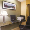 Отель La Quinta Inn & Suites by Wyndham Woodburn, фото 6