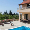 Отель Villa Avoca - Four Bedroom Apartment With Two Balconies and Swimming Pool ID Direct Booker 2124, фото 19